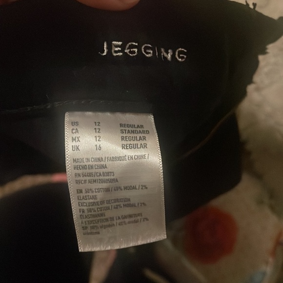 AE Black Velvet Jegging - size 12 - Picture 6 of 7